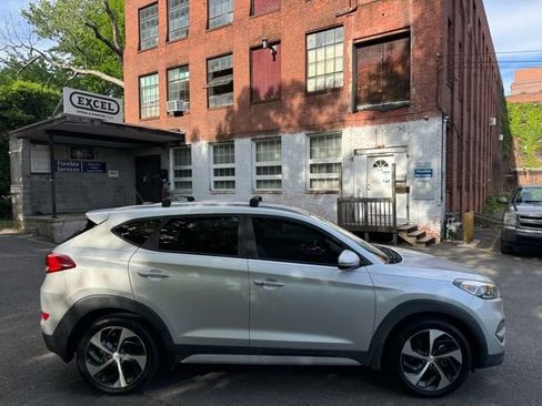 Used 2017 Hyundai Tucson Sport FWD image 5