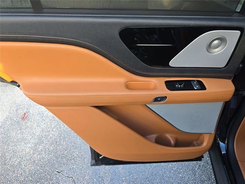 Used 2025 Lincoln Aviator Black Label image 10