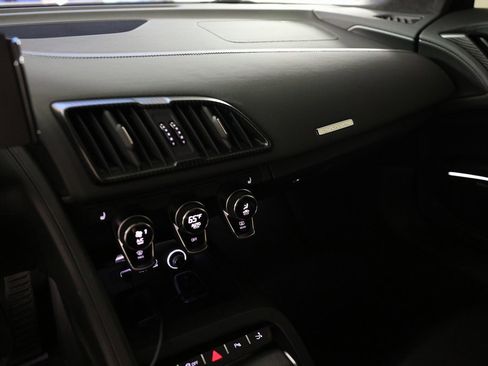 Used 2017 Audi R8 V10 w/ Carbon Exterior Package image 34