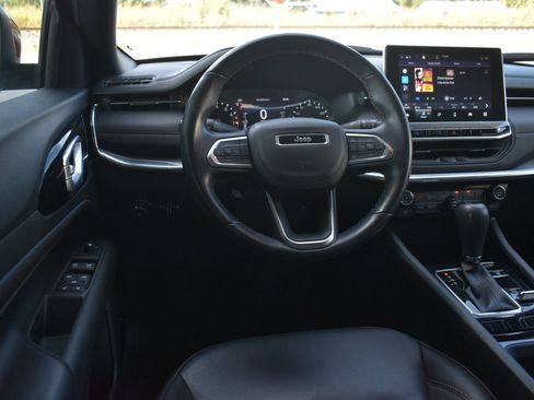 Used 2022 Jeep Compass Limited image 17