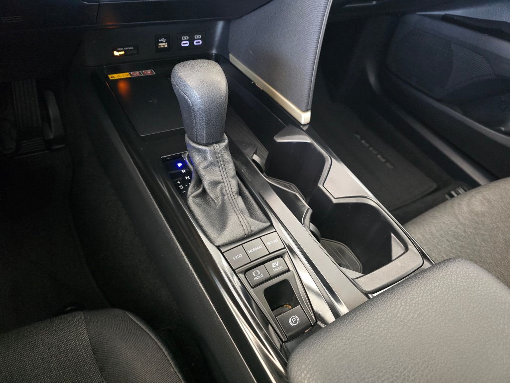 Used 2025 Toyota Camry LE w/ Convenience Package FWD image 31