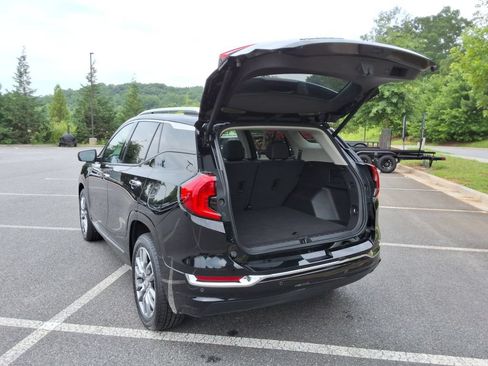Certified 2024 GMC Terrain Denali w/ Denali Premium Package AWD/4WD image 15