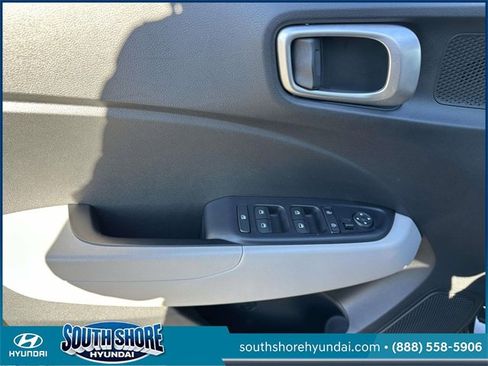 Certified 2021 Hyundai Venue SEL w/ Premium Package image 15