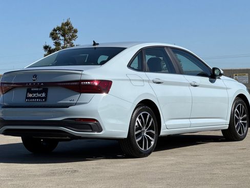 New 2025 Volkswagen Jetta SE image 4