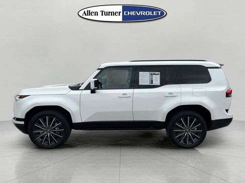 Used 2024 Lexus GX 550 w/ Cold Area Package AWD/4WD image 6