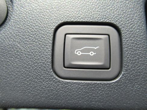 Used 2025 GMC Terrain Elevation w/ Elevation Premium Package AWD/4WD image 32