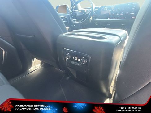 Used 2025 Chevrolet Suburban LS RWD image 30