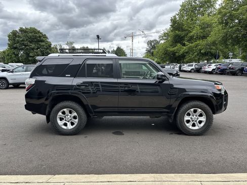 Used 2014 Toyota 4Runner SR5 AWD/4WD image 5