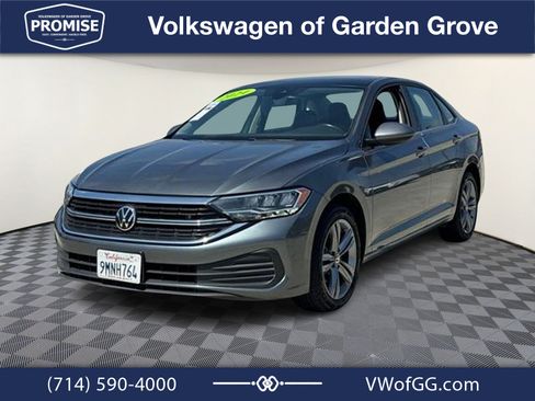 Used 2024 Volkswagen Jetta SE FWD image 4