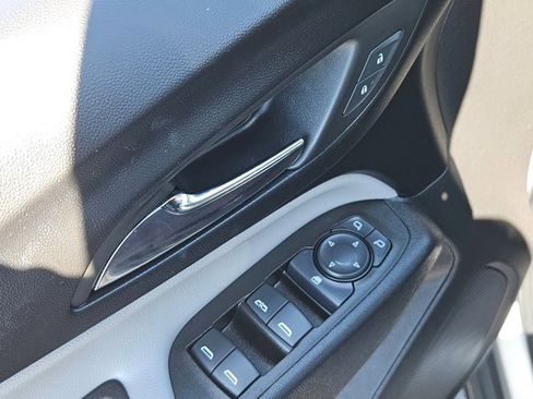 Used 2024 Chevrolet Equinox LT image 11