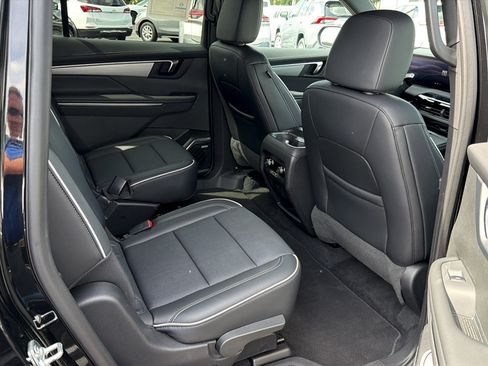 Used 2025 Buick Enclave Preferred AWD/4WD image 11