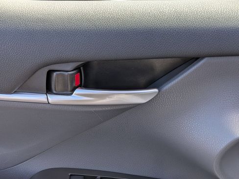 Used 2024 Toyota Camry SE FWD image 12