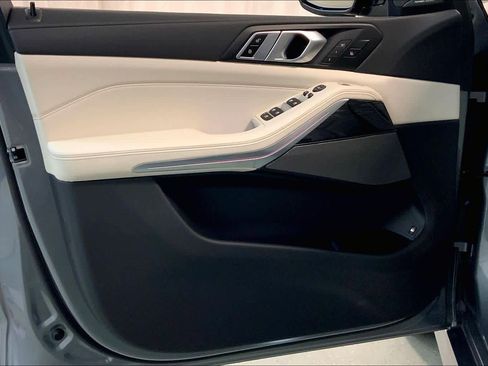 New 2026 BMW X5 xDrive50e image 10