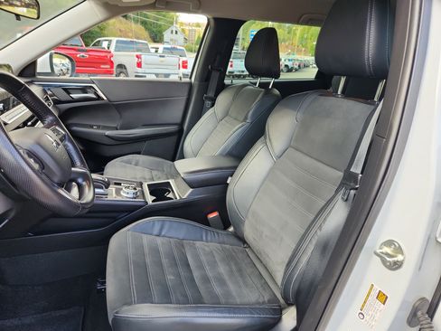 Used 2022 Mitsubishi Outlander SE image 13