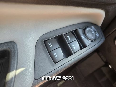 Used 2021 Chevrolet Equinox LS FWD image 32