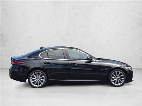 Used 2018 Alfa Romeo Giulia RWD image 4