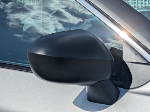 Used 2025 Nissan Rogue S image 13