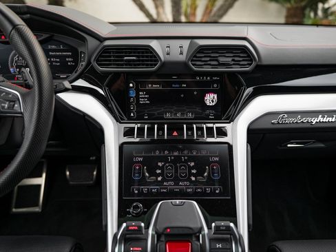 Used 2020 Lamborghini Urus image 33