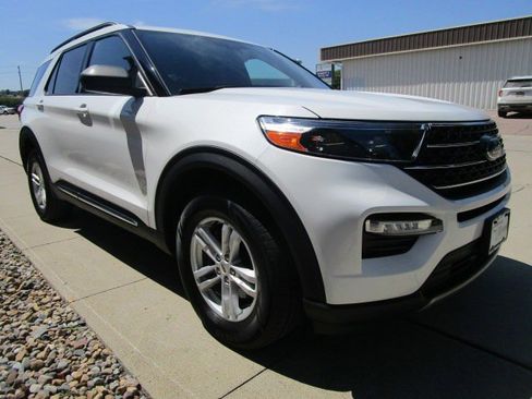 Used 2020 Ford Explorer XLT w/ Equipment Group 202A image 3