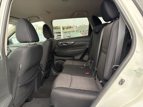 Used 2018 Nissan Rogue SV image 10