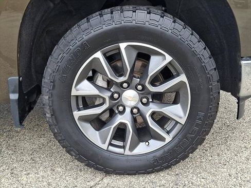 Used 2023 Chevrolet Silverado 1500 LT AWD/4WD image 9