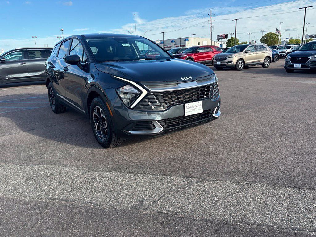 Used 2023 Kia Sportage LX AWD/4WD image 3
