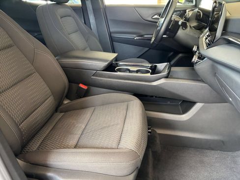Used 2025 Chevrolet Equinox LT FWD image 33
