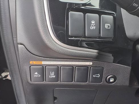 Used 2020 Mitsubishi Outlander SEL image 22