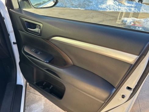 Used 2018 Toyota Highlander XLE image 34