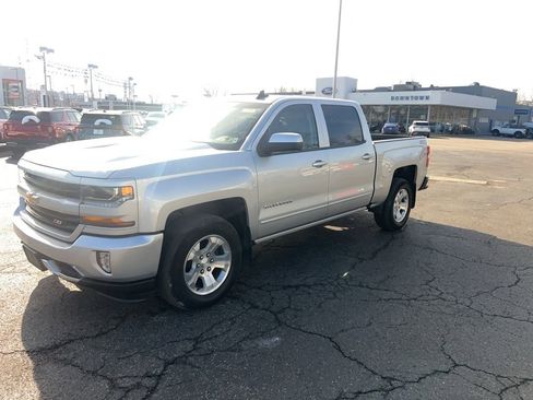 Used 2018 Chevrolet Silverado 1500 LT w/ LT Plus Package image 3