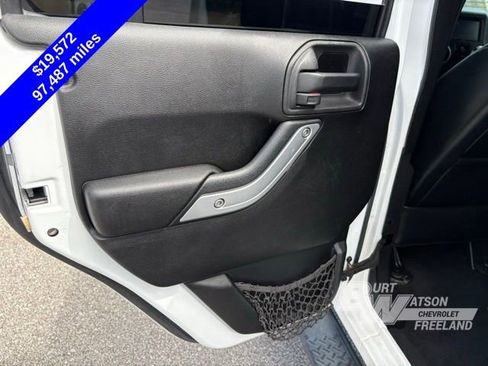 Used 2013 Jeep Wrangler Unlimited Sahara w/ Dual Top Group AWD/4WD image 27
