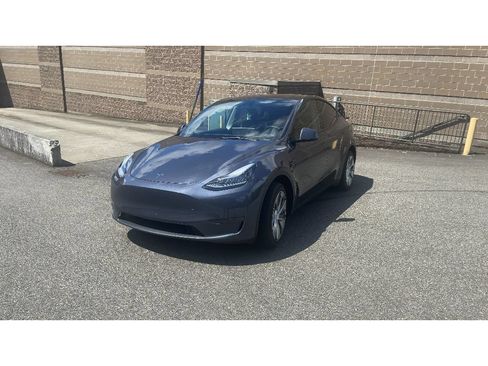 Used 2023 Tesla Model Y Long Range AWD/4WD image 1