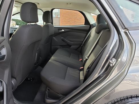 Used 2018 Ford Focus SE w/ SE Appearance Package image 10