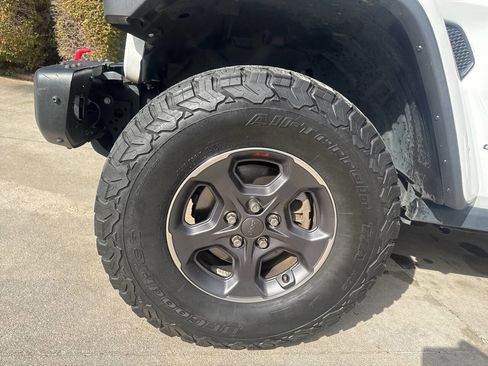 Used 2020 Jeep Gladiator Rubicon image 23