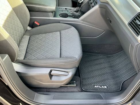 Used 2021 Volkswagen Atlas S image 24