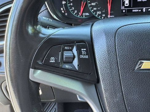 Used 2020 Chevrolet Trax LT w/ LT Convenience Package FWD image 12