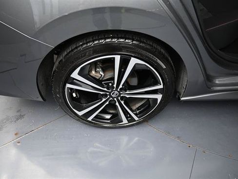 Used 2022 Nissan Sentra SR w/ Electronics Package FWD image 24