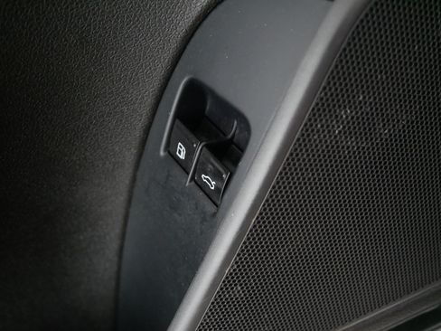 Used 2013 Volkswagen Eos Komfort FWD image 27