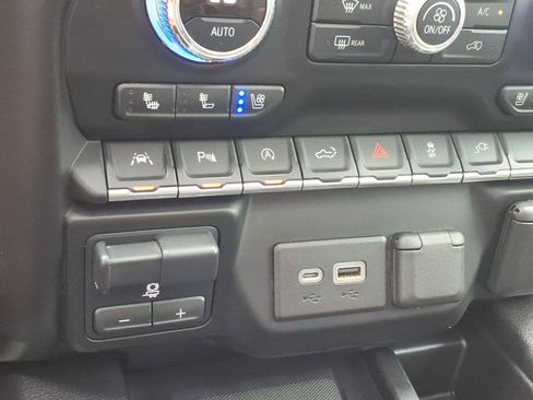 Used 2021 GMC Sierra 1500 AT4 w/ AT4 Value Package AWD/4WD image 19