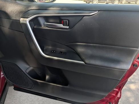 Used 2020 Toyota RAV4 XLE Premium image 35