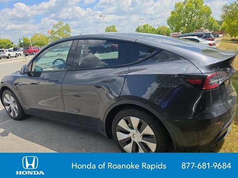 Used 2024 Tesla Model Y Long Range AWD/4WD image 3