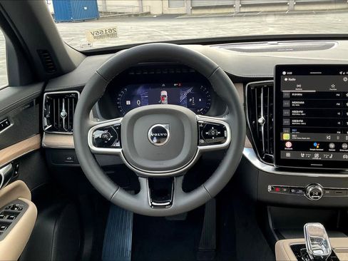 New 2026 Volvo XC90 B6 Plus w/ Protection Package Premier image 15
