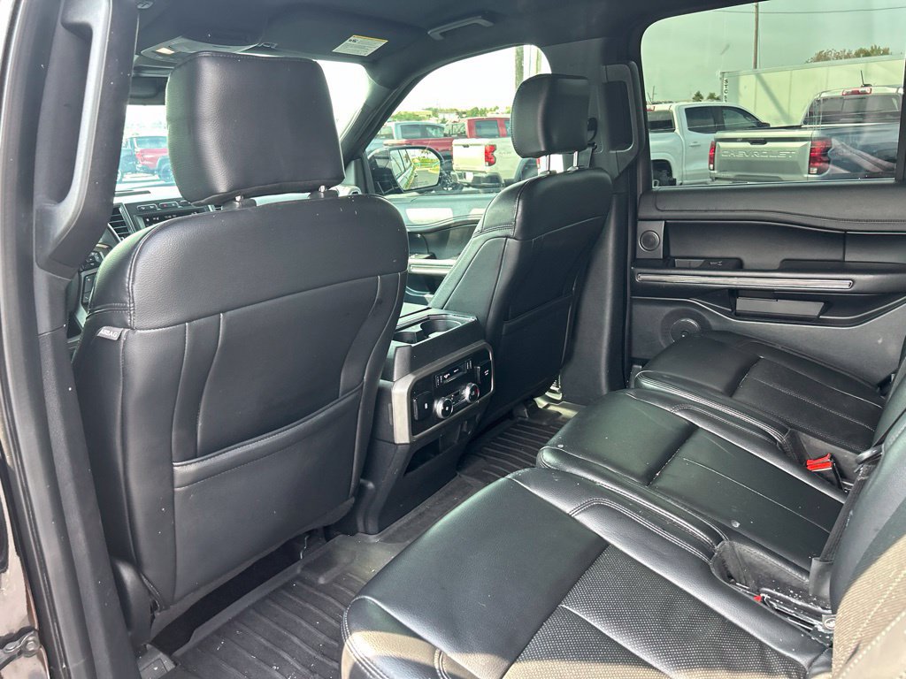 Used 2019 Ford Expedition XLT w/ Equipment Group 202A AWD/4WD image 34