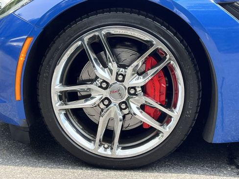 Used 2019 Chevrolet Corvette Stingray Coupe w/ Z51 1LT RWD image 17