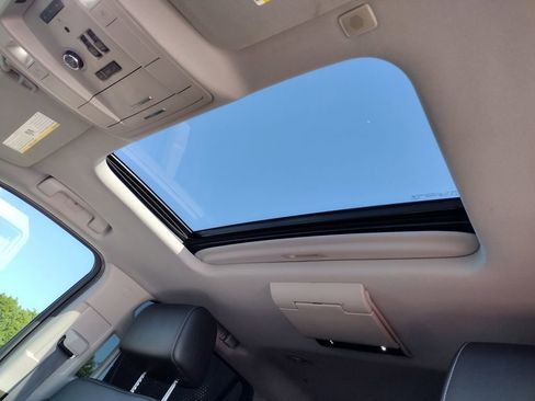 Used 2018 Chevrolet Tahoe Premier AWD/4WD image 11