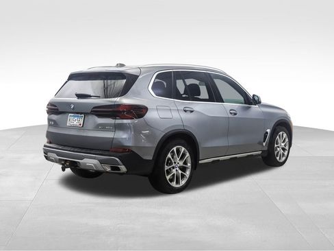 Used 2024 BMW X5 xDrive50e image 5