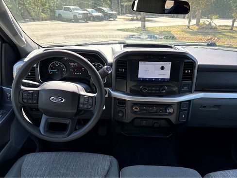 Used 2023 Ford F150 XLT image 4