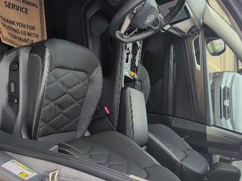 Used 2024 Volkswagen Atlas SE AWD/4WD image 10