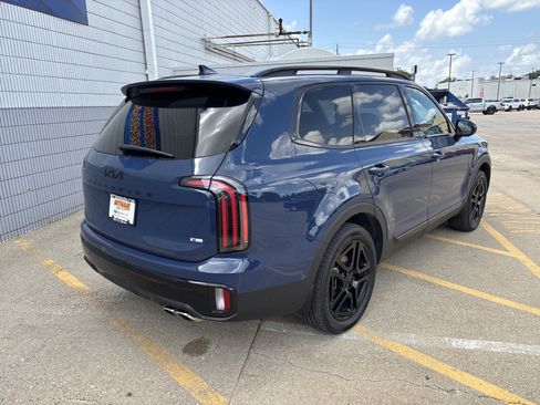 Used 2025 Kia Telluride AWD image 3