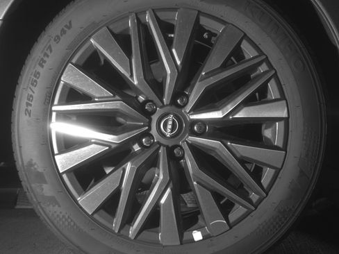 Used 2025 Nissan Altima 2.5 SV FWD image 15